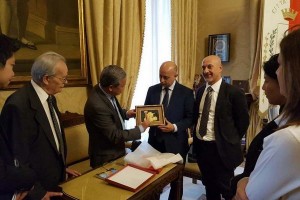 Bari - Ieri mattina la visita dell'ambasciatore vietnamita a Palazzo di Citt&agrave;