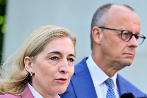 Sebastian Gollnow / DPA / dpa Picture-Alliance via AFP - Nina Warkern e il cancelliere tedesco Friedrich Mertz (Foto a corredo articolo AGI)