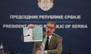 Il presidente serbo Aleksandar Vucic durante il discorso alla nazione in Tv