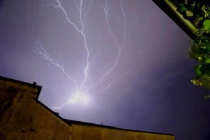 Maltempo, oggi 26 agosto allerta meteo gialla per temporali: le regioni a rischio