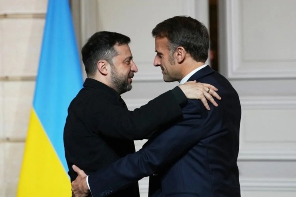 Macron e Zelensky