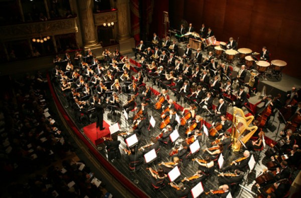 Filarm&oacute;nica de la Scala en la plaza