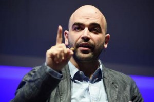 "Buffone", Saviano replica a Salvini sulla scorta