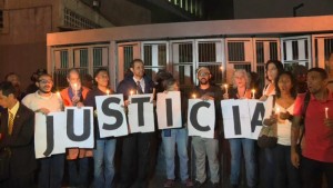 Oppositore venezuelano "vola" dal decimo piano