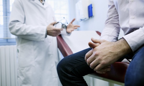 Il Covid pu&ograve; causare disfunzione erettile per mesi