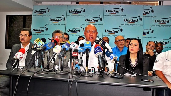 La Unidad Democr&aacute;tica se dirige con urgencia al pa&iacute;s y al mundo