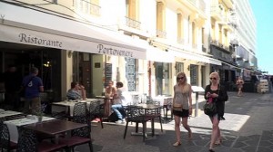 &ldquo;Era il caos&rdquo;, in una Nizza sconvolta riprende lentamente la vita