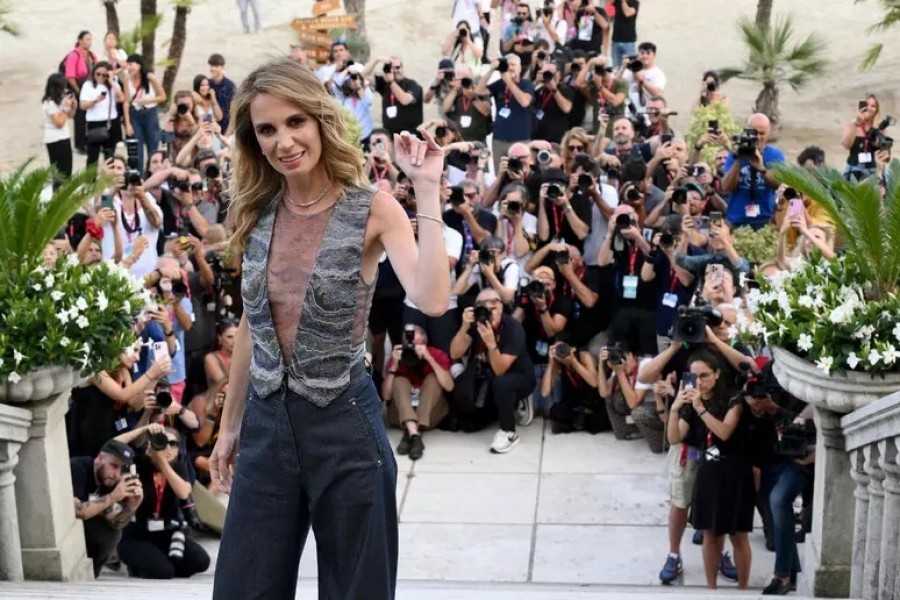  Emanuela Fanelli, presentadora de la jornada inaugural del Festival de Venecia.