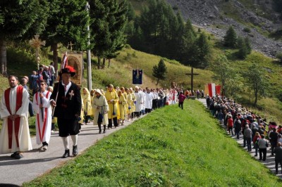 Cuneo - Al santuario di Castelmagno delegazione della Provincia