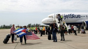 Aterriza en Cuba el primer vuelo estadounidense tras m&aacute;s de 50 a&ntilde;os