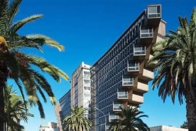 Hotel du Lac de Túnez, ícono del brutalismo, obra del arquitecto italiano Raffaele Contigiani