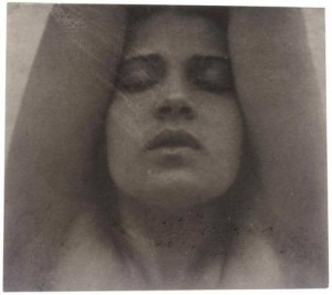 Tina Modotti fotografiada por Weston 